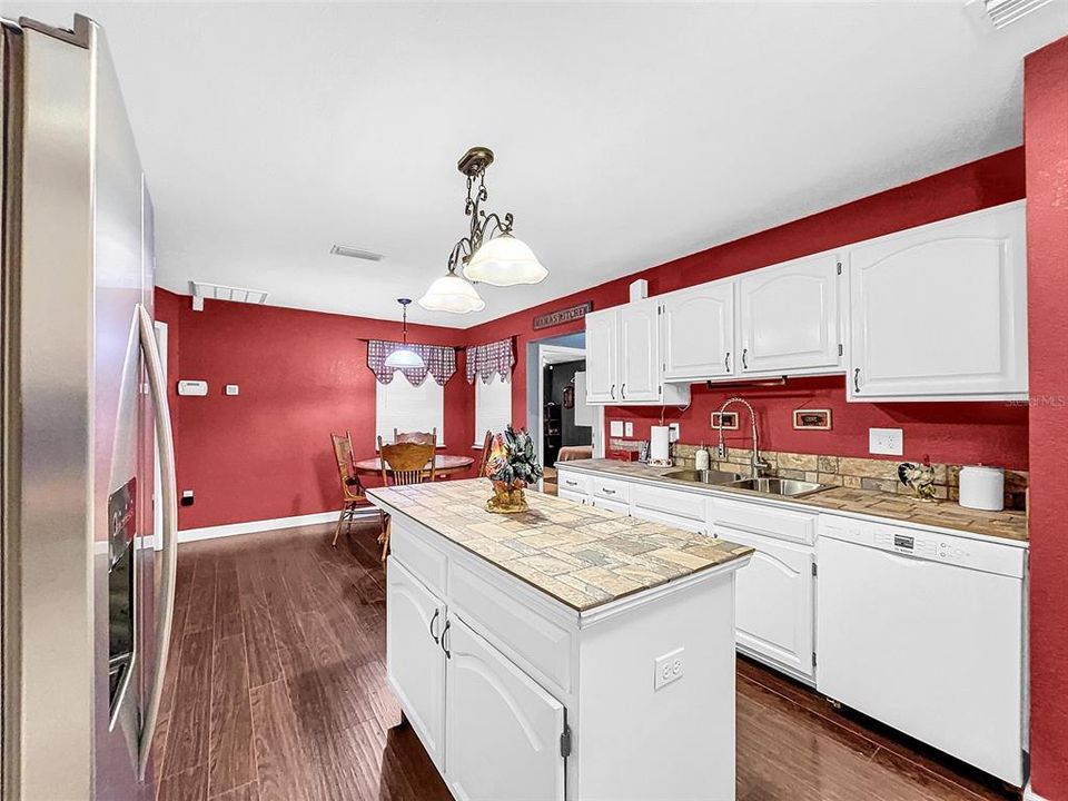 For Sale: $624,900 (4 beds, 2 baths, 2568 Square Feet)