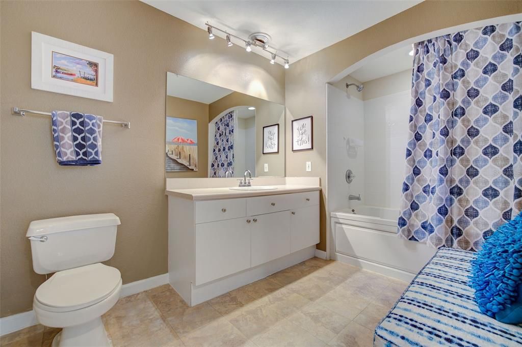 待售: $389,000 (2 贝兹, 2 浴室, 1160 平方英尺)