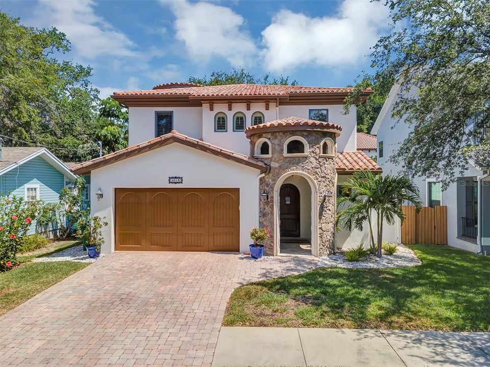 Recently Sold: $1,399,990 (4 beds, 3 baths, 3160 Square Feet)