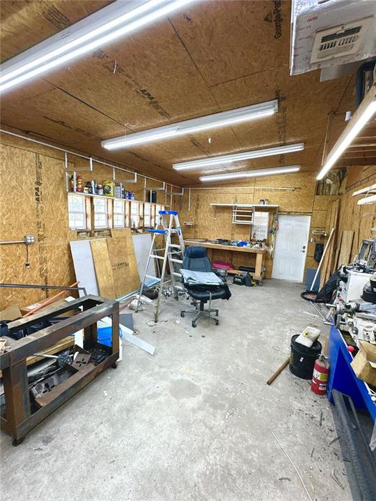 Workshop with full electricity - previous boat mechanic shop