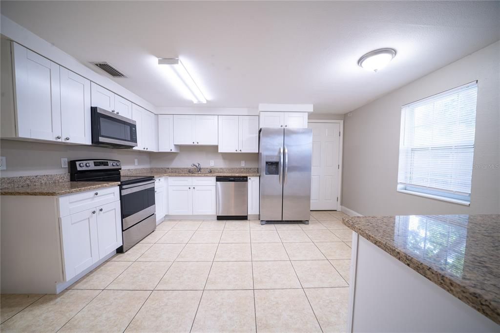 For Rent: $2,995 (4 beds, 2 baths, 1841 Square Feet)