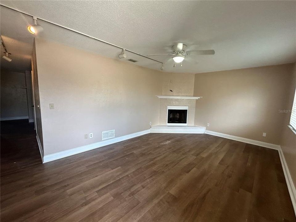 Recently Rented: $1,875 (2 beds, 2 baths, 1462 Square Feet)