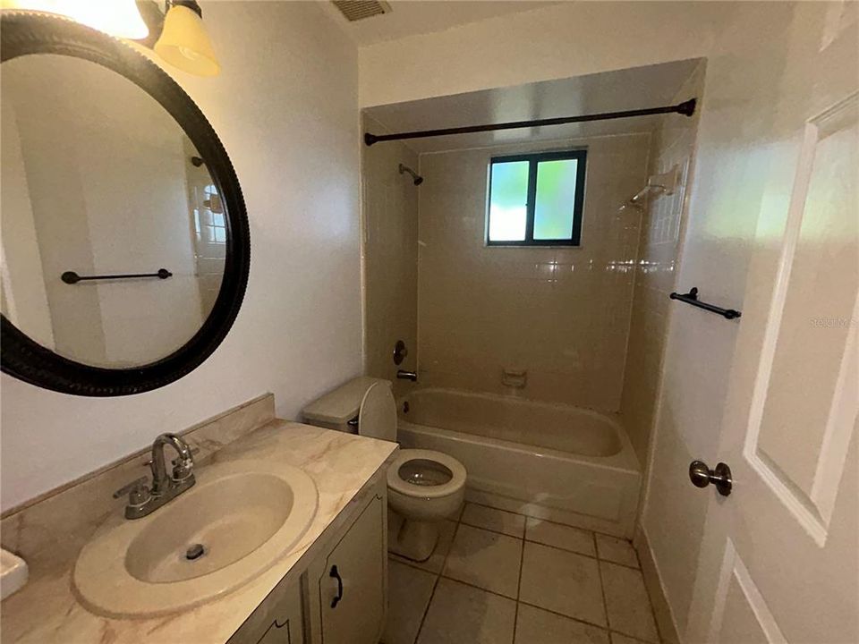 合同活跃: $1,875 (2 贝兹, 2 浴室, 1462 平方英尺)