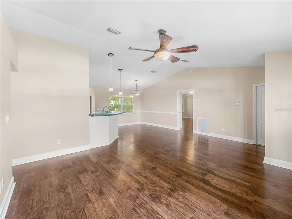 For Sale: $259,000 (3 beds, 2 baths, 1698 Square Feet)