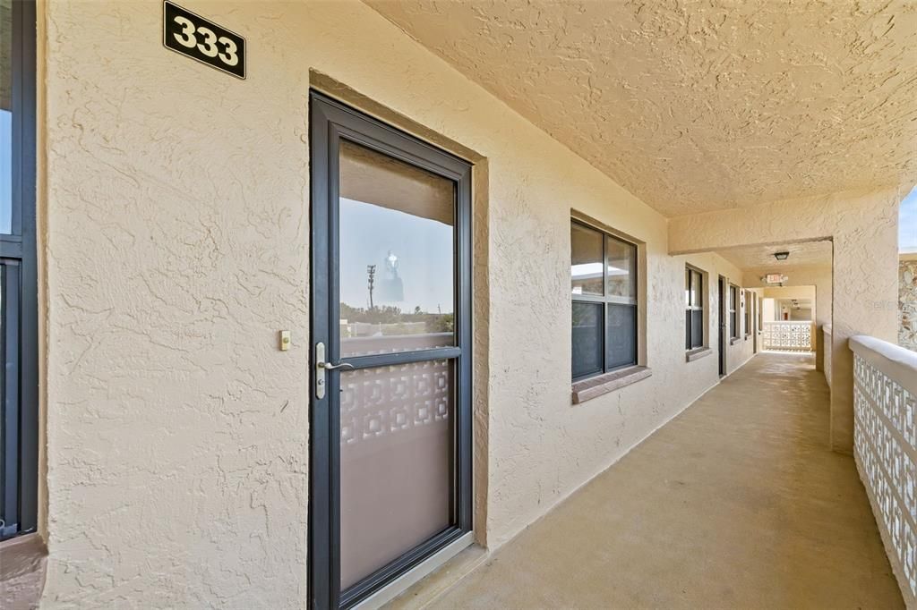 For Sale: $299,900 (2 beds, 2 baths, 1035 Square Feet)