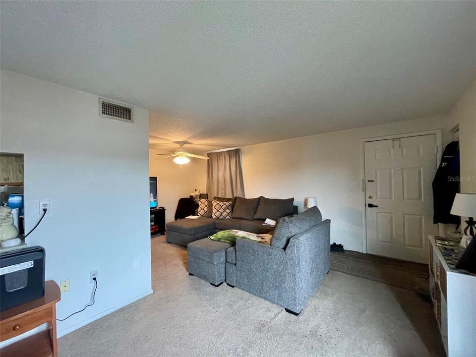 Active With Contract: $135,000 (2 beds, 2 baths, 960 Square Feet)