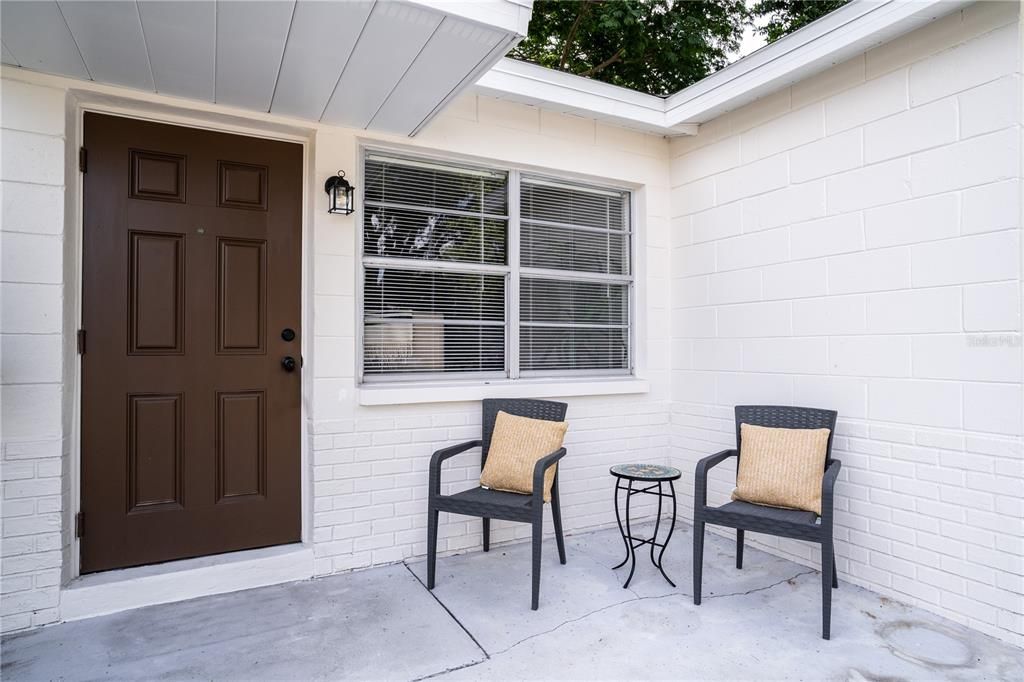 Active With Contract: $349,000 (3 beds, 2 baths, 923 Square Feet)