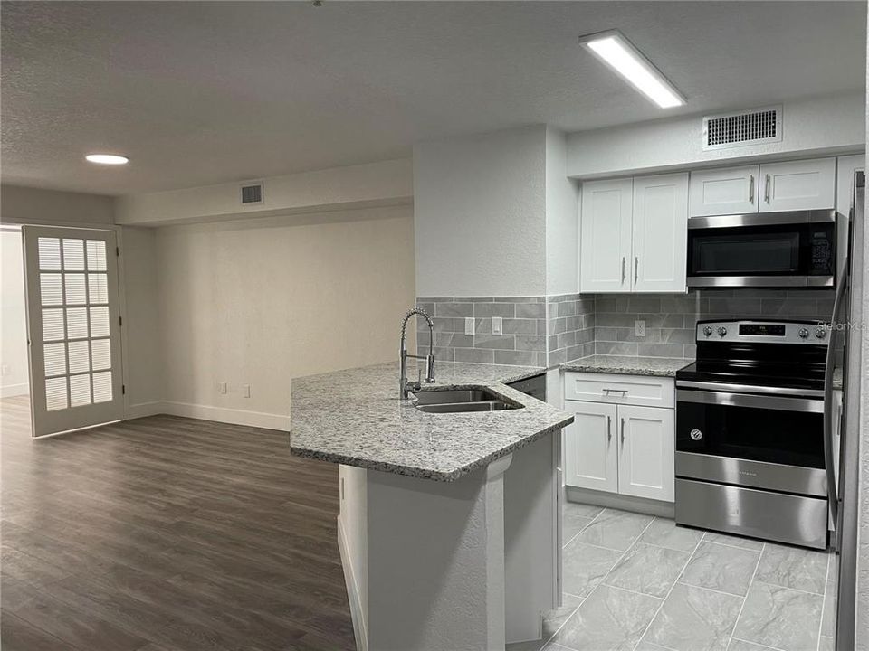 Recently Rented: $1,525 (1 beds, 1 baths, 767 Square Feet)