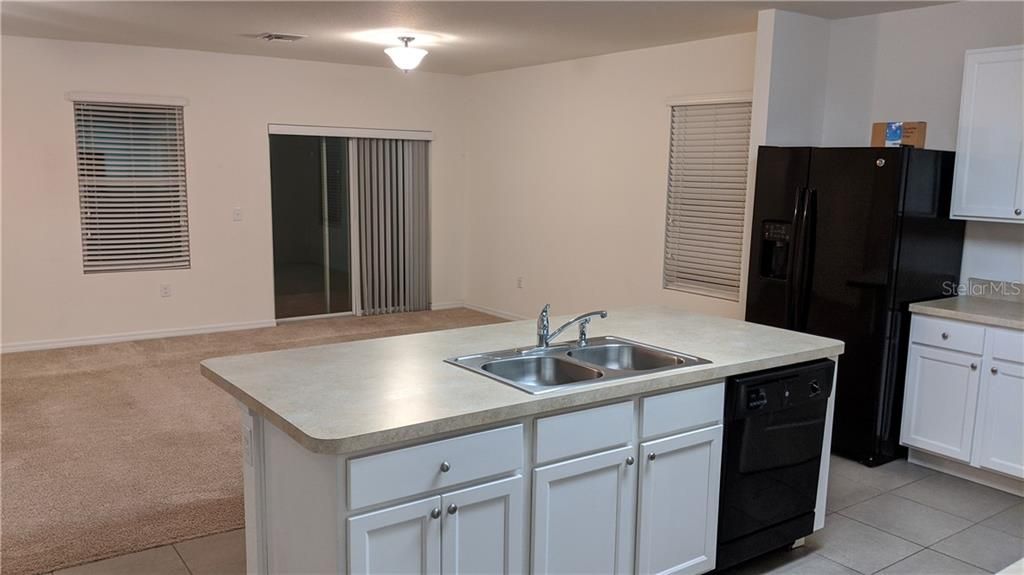 For Rent: $2,595 (3 beds, 2 baths, 1672 Square Feet)
