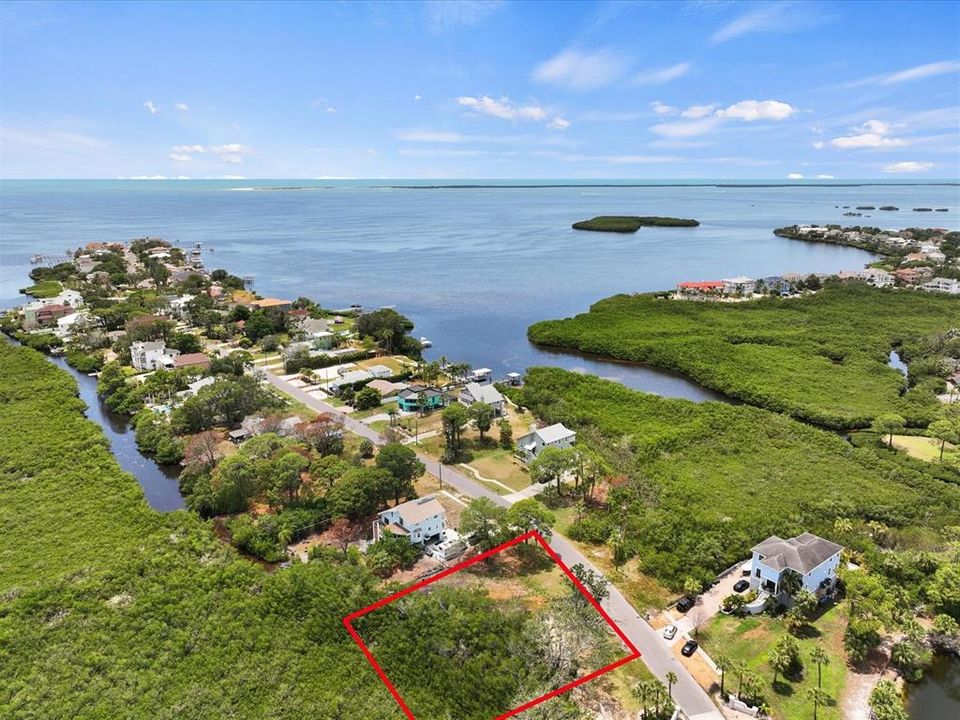 На продажу: $154,900 (0.51 acres)