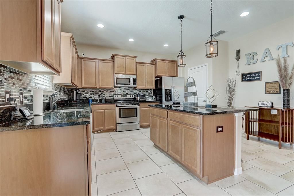 Active With Contract: $499,900 (4 beds, 2 baths, 2840 Square Feet)