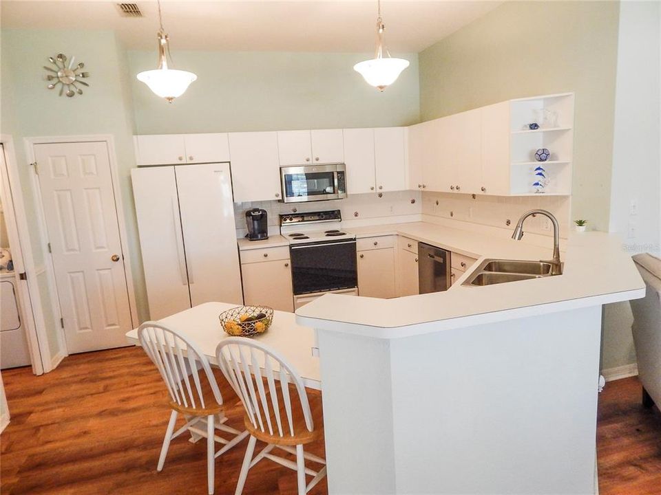 For Sale: $325,000 (3 beds, 2 baths, 1162 Square Feet)