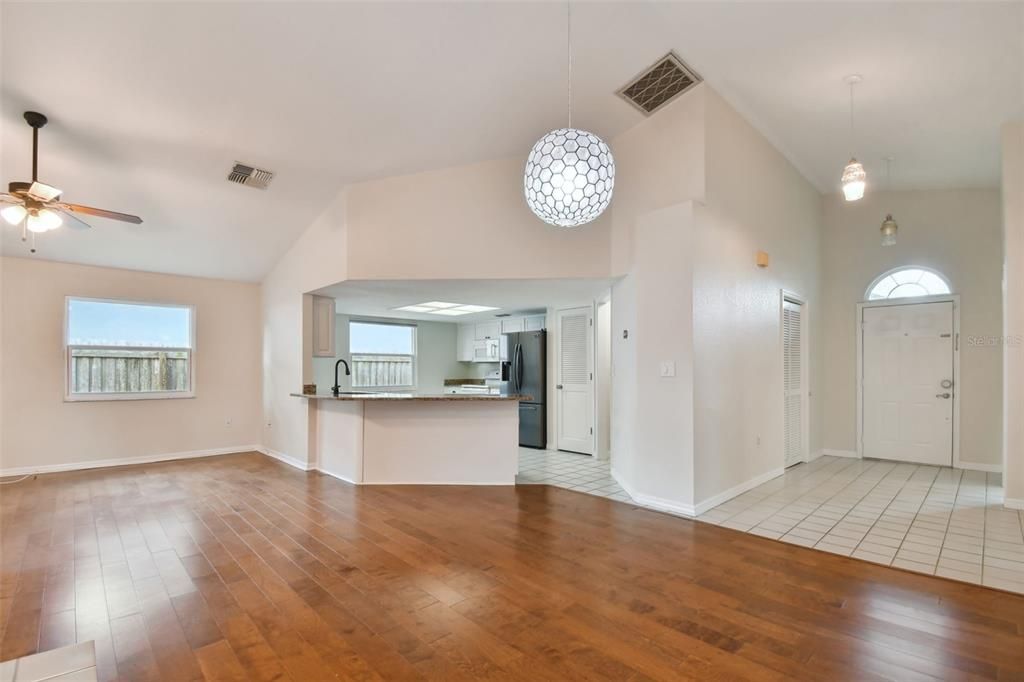 Recently Sold: $430,000 (3 beds, 2 baths, 1525 Square Feet)