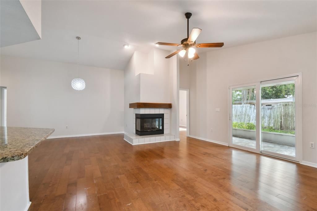 Recently Sold: $430,000 (3 beds, 2 baths, 1525 Square Feet)