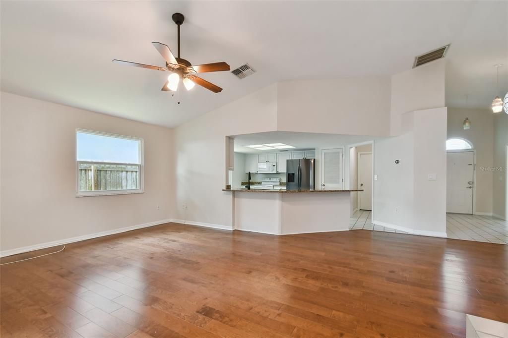 Recently Sold: $430,000 (3 beds, 2 baths, 1525 Square Feet)