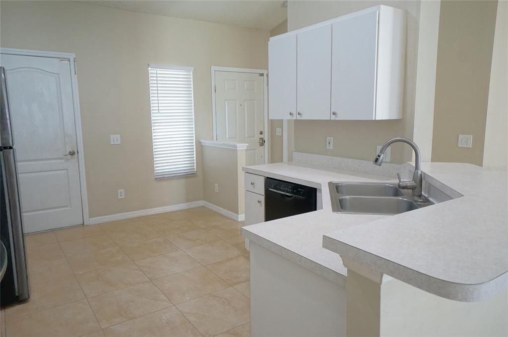 For Rent: $2,350 (4 beds, 2 baths, 1485 Square Feet)
