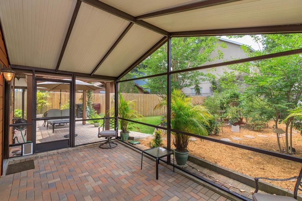 Wonderful screened in patio with vaulted ceiling that allows you to enjoy dinner al fresco w/o our Florida elements of rain or insects bothering your dinner party!