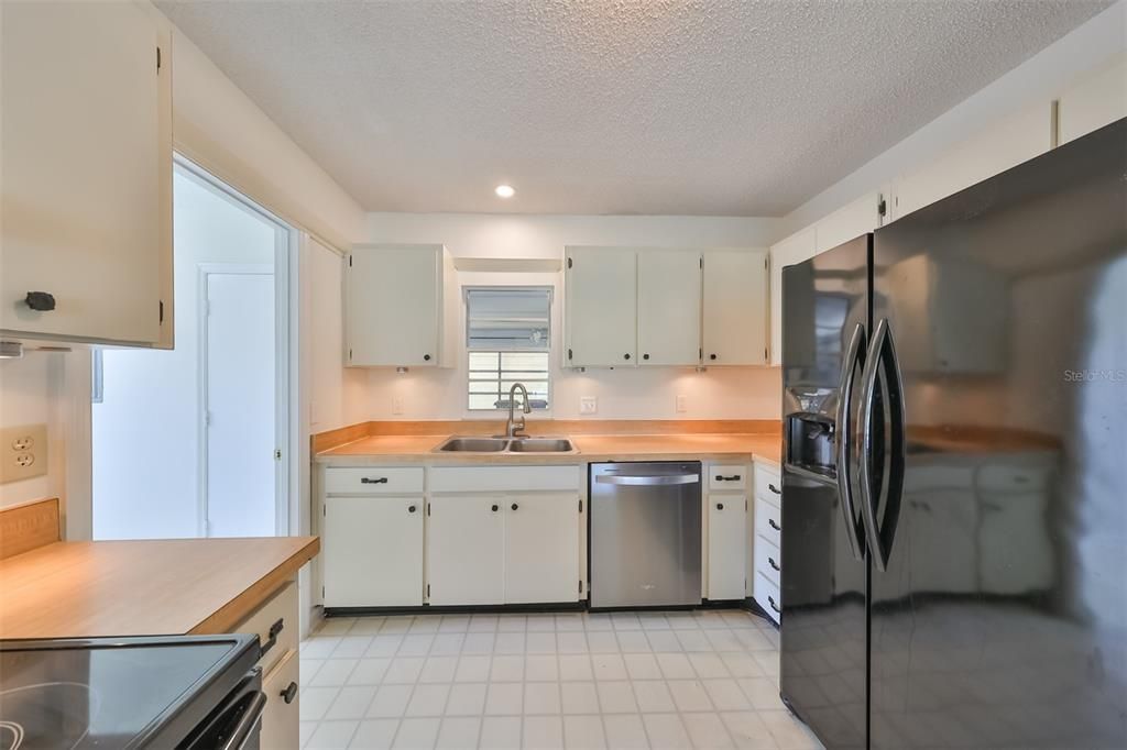 For Sale: $277,000 (2 beds, 2 baths, 1516 Square Feet)