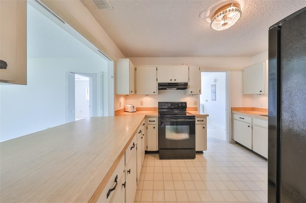 For Sale: $277,000 (2 beds, 2 baths, 1516 Square Feet)