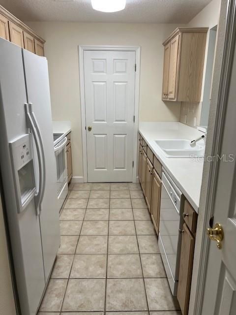 For Sale: $349,900 (1 beds, 1 baths, 810 Square Feet)