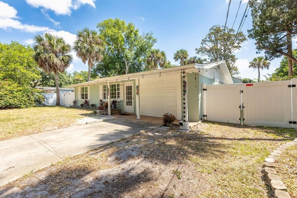 Active With Contract: $449,000 (3 beds, 2 baths, 1688 Square Feet)