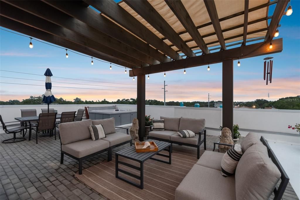 Active With Contract: $820,000 (3 beds, 3 baths, 2411 Square Feet)