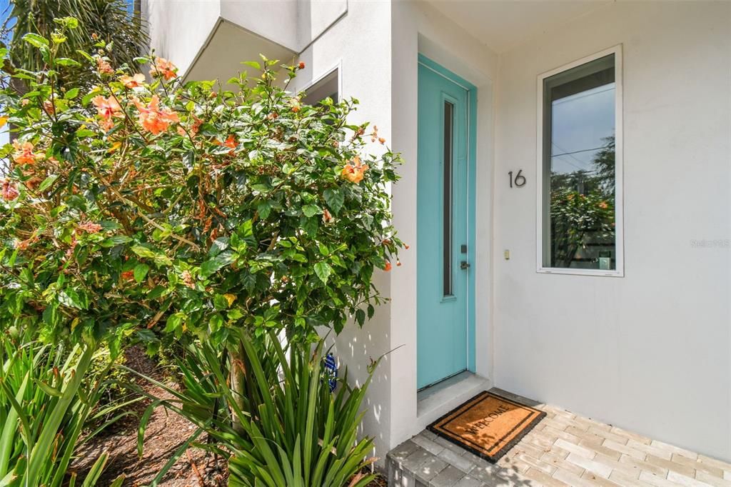 Active With Contract: $820,000 (3 beds, 3 baths, 2411 Square Feet)