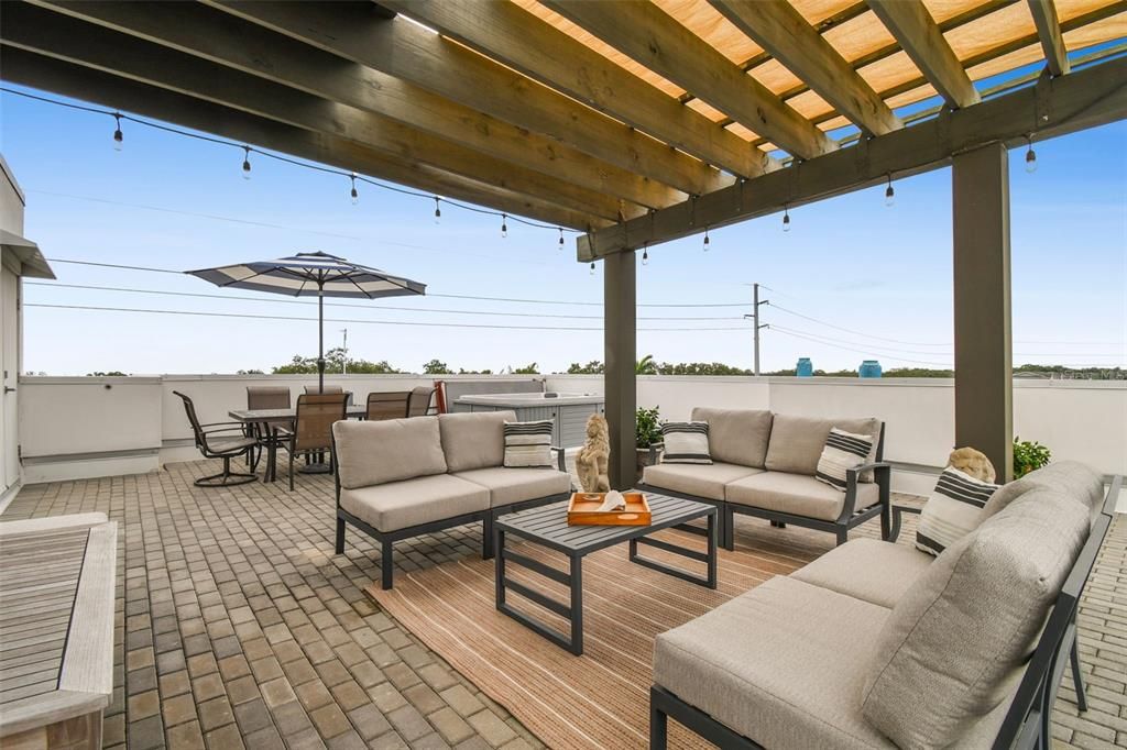 Recently Sold: $820,000 (3 beds, 3 baths, 2411 Square Feet)