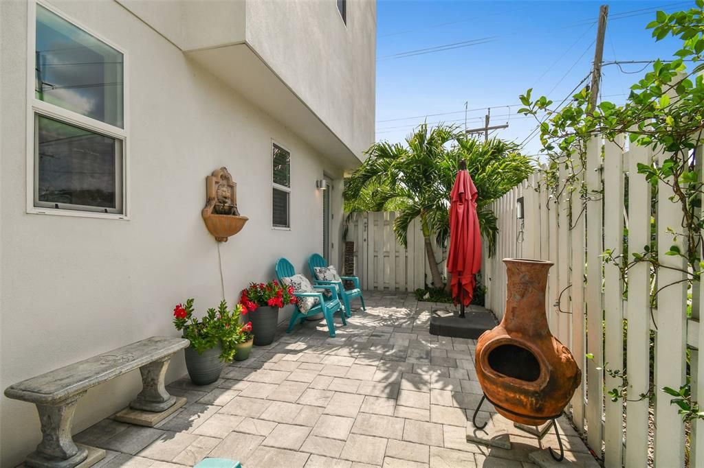 Active With Contract: $820,000 (3 beds, 3 baths, 2411 Square Feet)