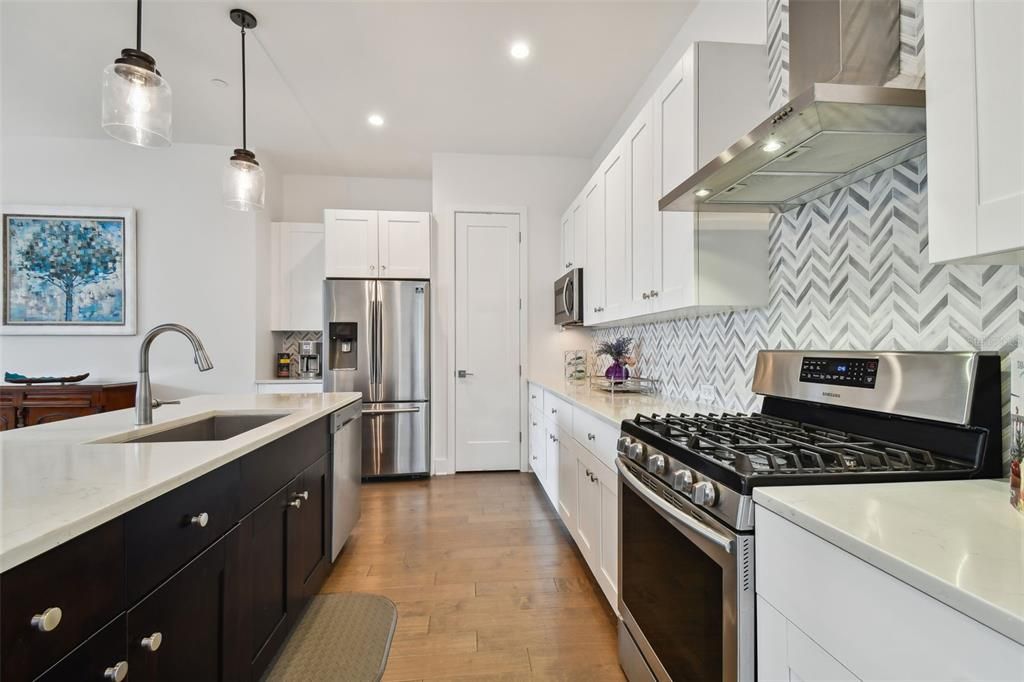 Recently Sold: $820,000 (3 beds, 3 baths, 2411 Square Feet)