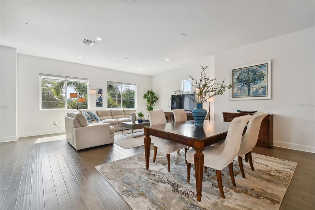 Recently Sold: $820,000 (3 beds, 3 baths, 2411 Square Feet)