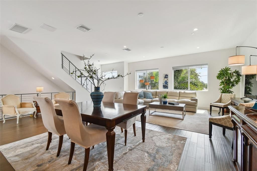 Recently Sold: $820,000 (3 beds, 3 baths, 2411 Square Feet)