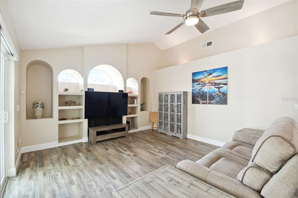 Active With Contract: $565,000 (4 beds, 2 baths, 2039 Square Feet)