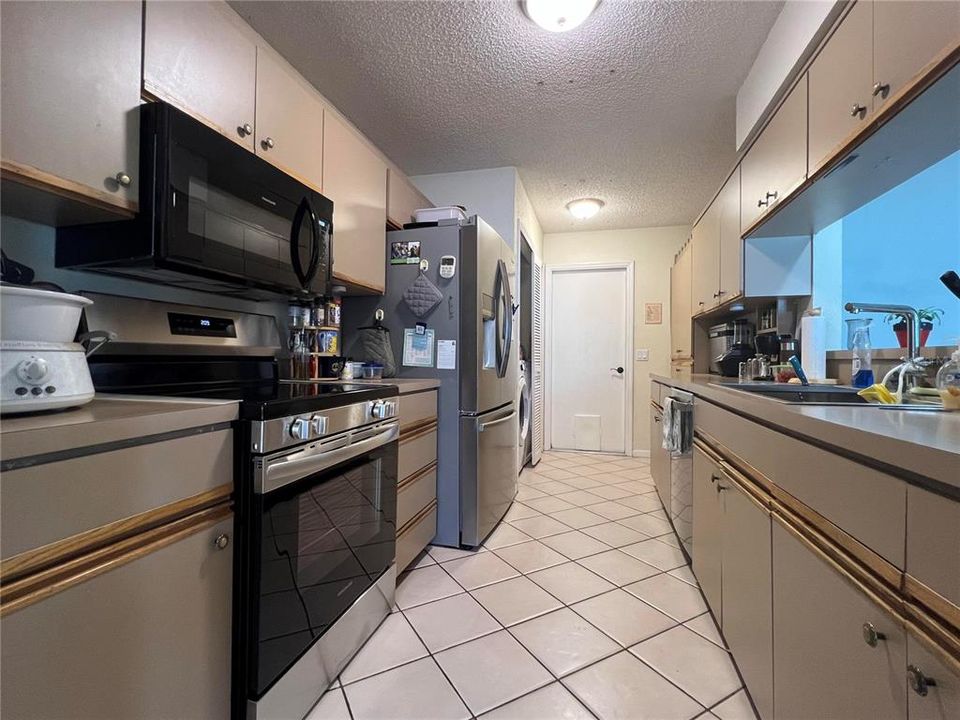 For Sale: $475,000 (3 beds, 2 baths, 1413 Square Feet)