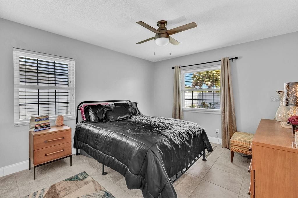 For Sale: $479,000 (2 beds, 2 baths, 1378 Square Feet)