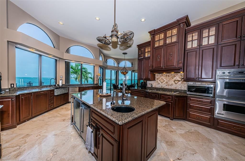 For Sale: $6,900,000 (5 beds, 5 baths, 6174 Square Feet)