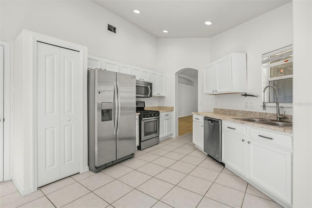 For Sale: $340,000 (4 beds, 2 baths, 1576 Square Feet)