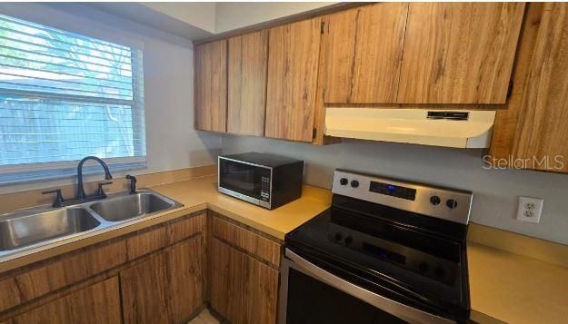 For Rent: $1,750 (2 beds, 1 baths, 875 Square Feet)