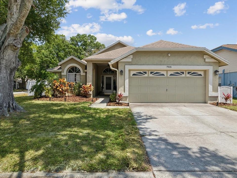 Active With Contract: $399,900 (3 beds, 2 baths, 1571 Square Feet)