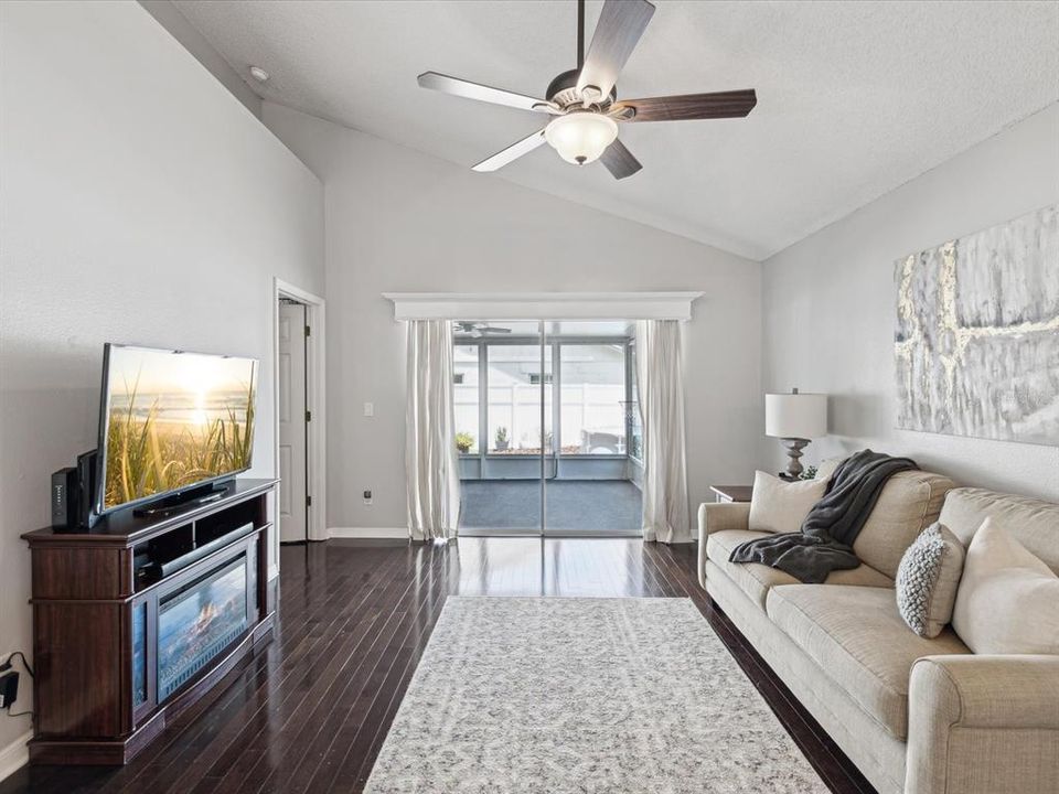Active With Contract: $399,900 (3 beds, 2 baths, 1571 Square Feet)