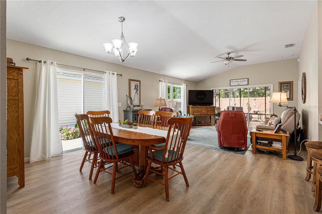 Active With Contract: $394,900 (3 beds, 2 baths, 1473 Square Feet)