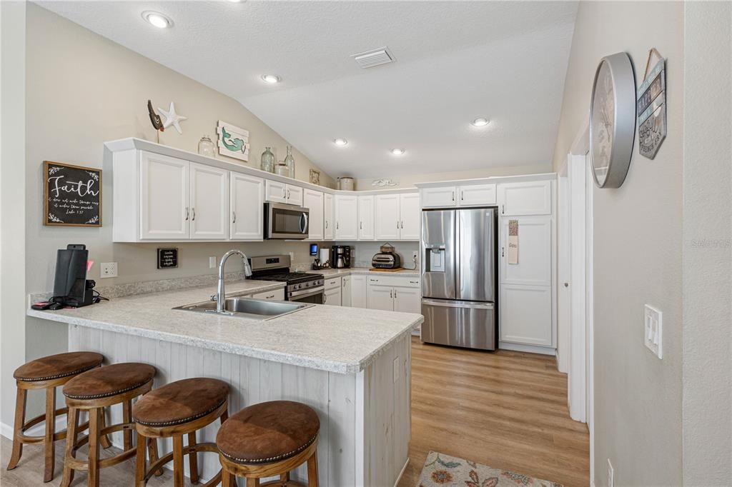 Active With Contract: $394,900 (3 beds, 2 baths, 1473 Square Feet)