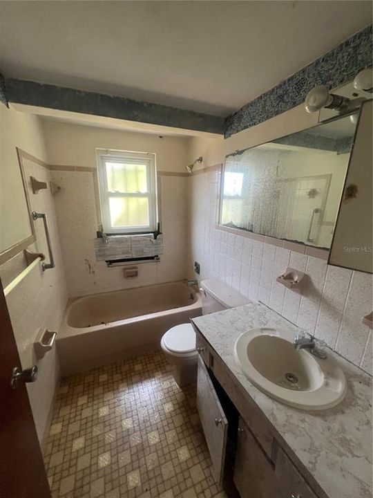 待售: $150,000 (3 贝兹, 2 浴室, 1735 平方英尺)