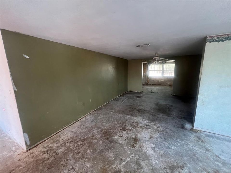 For Sale: $150,000 (3 beds, 2 baths, 1735 Square Feet)