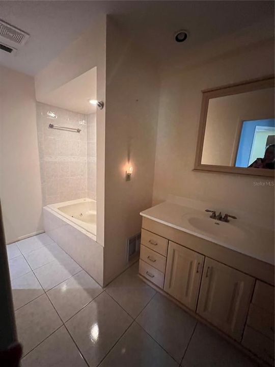 待售: $215,000 (3 贝兹, 2 浴室, 1548 平方英尺)