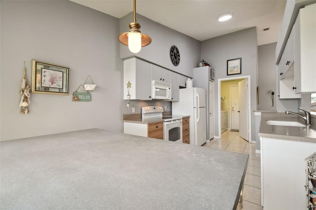 Active With Contract: $299,900 (2 beds, 2 baths, 1299 Square Feet)