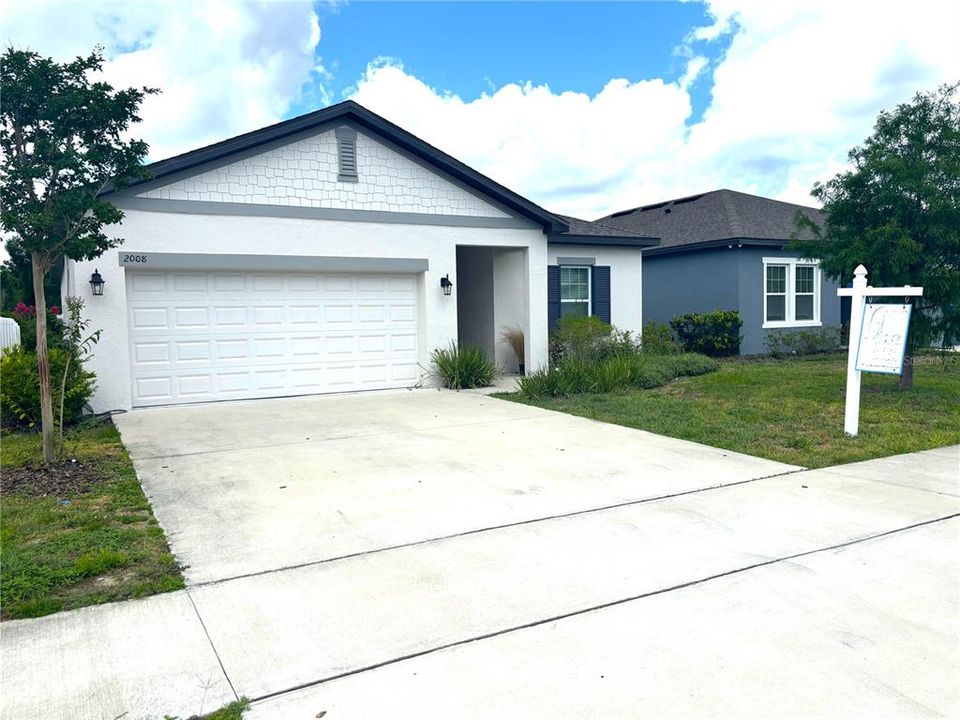 For Sale: $369,900 (4 beds, 2 baths, 1903 Square Feet)