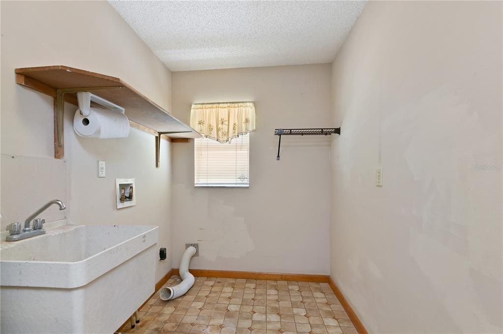 The inside laundry room with wash tub.