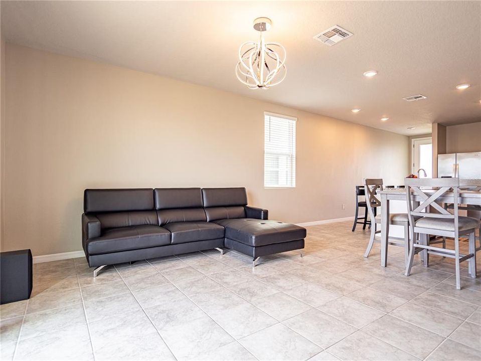For Sale: $295,000 (3 beds, 2 baths, 1288 Square Feet)