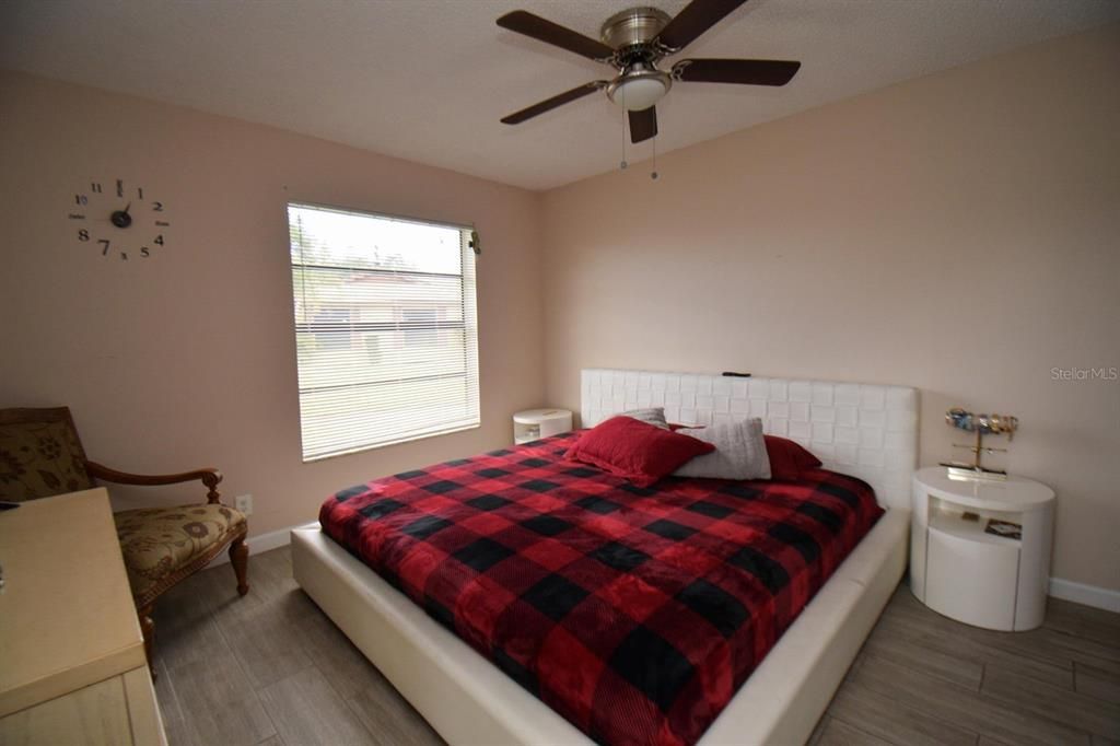 For Sale: $255,000 (2 beds, 1 baths, 1014 Square Feet)